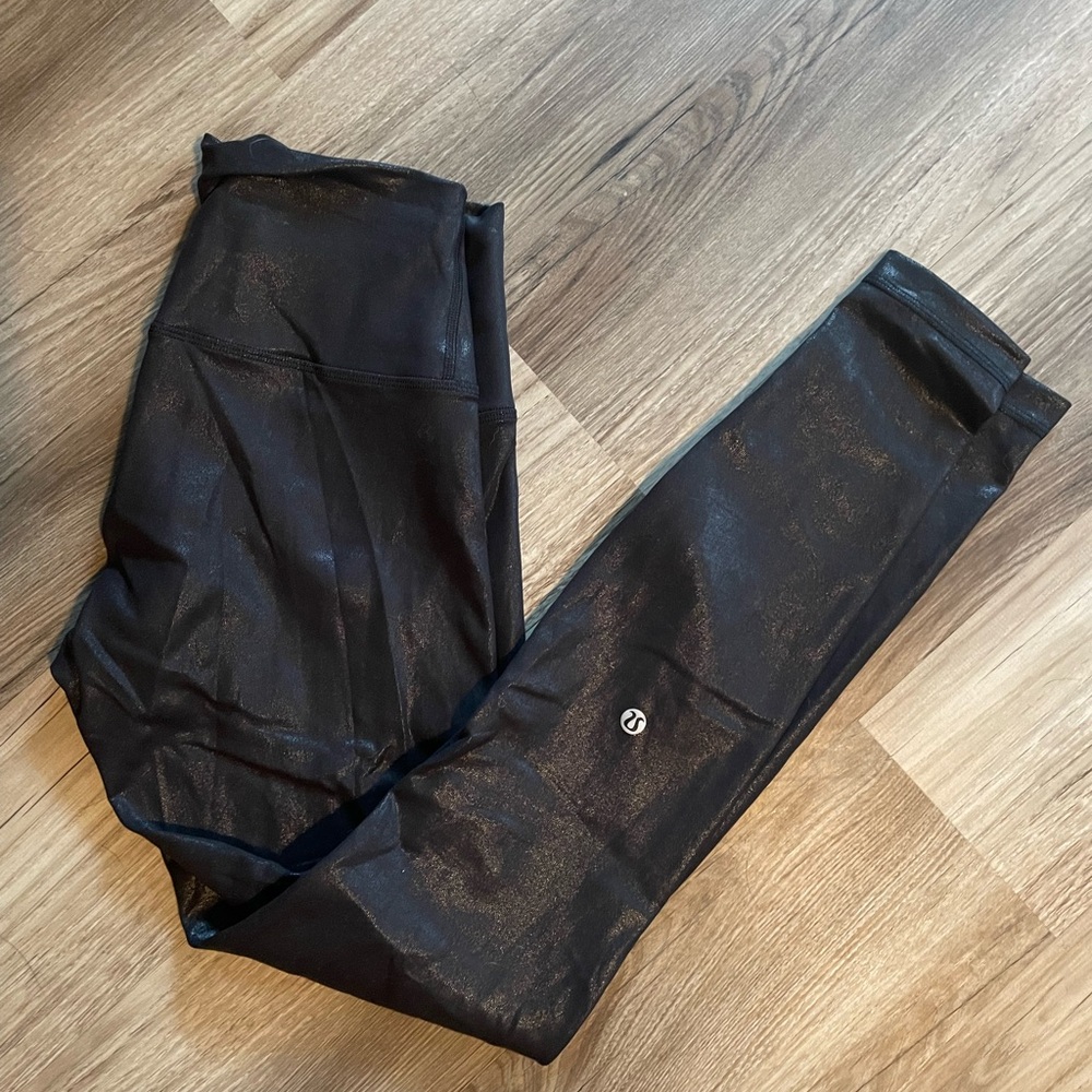 Lululemon wunder under train